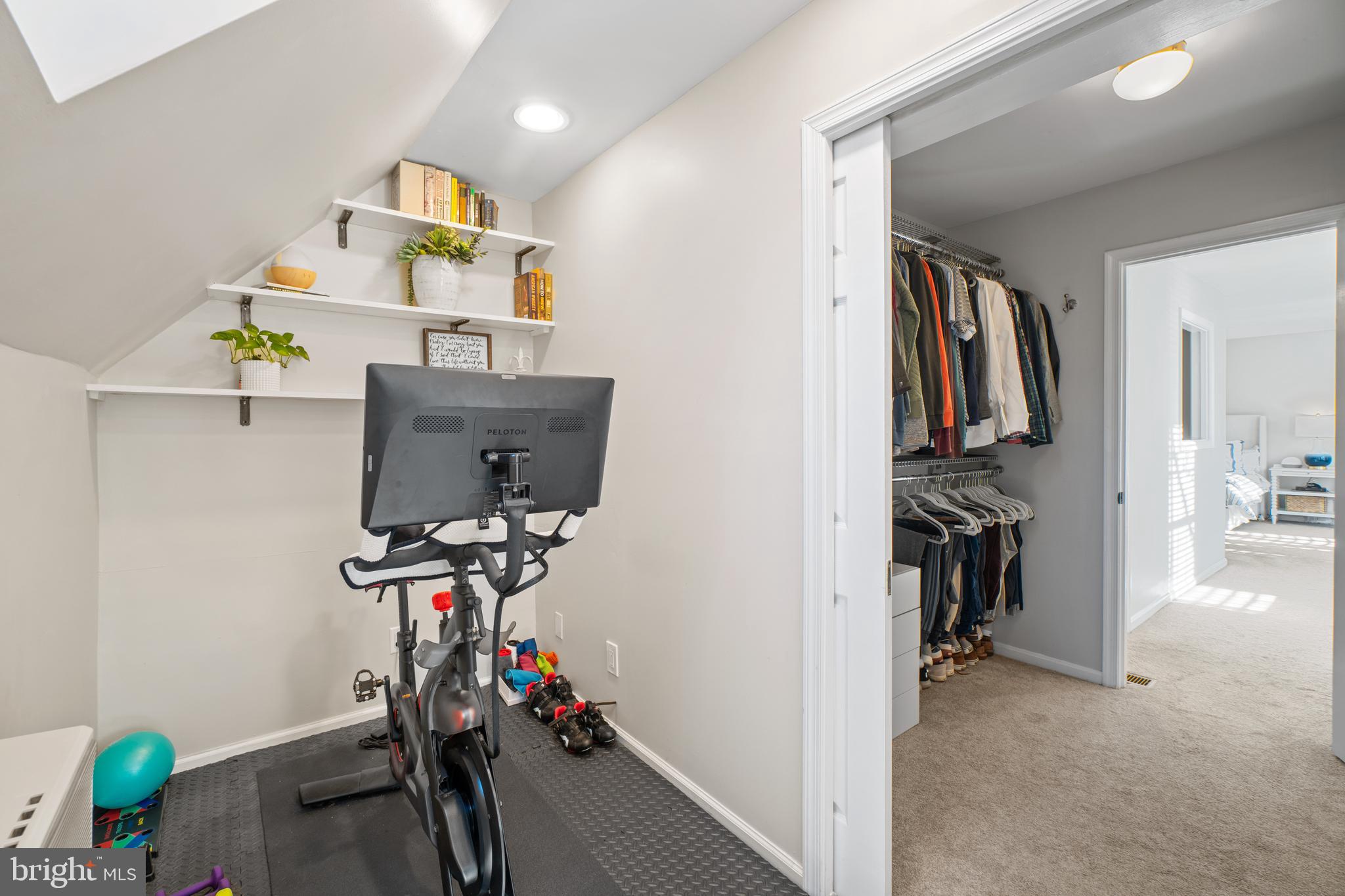 HUNT MEADOW - Residential