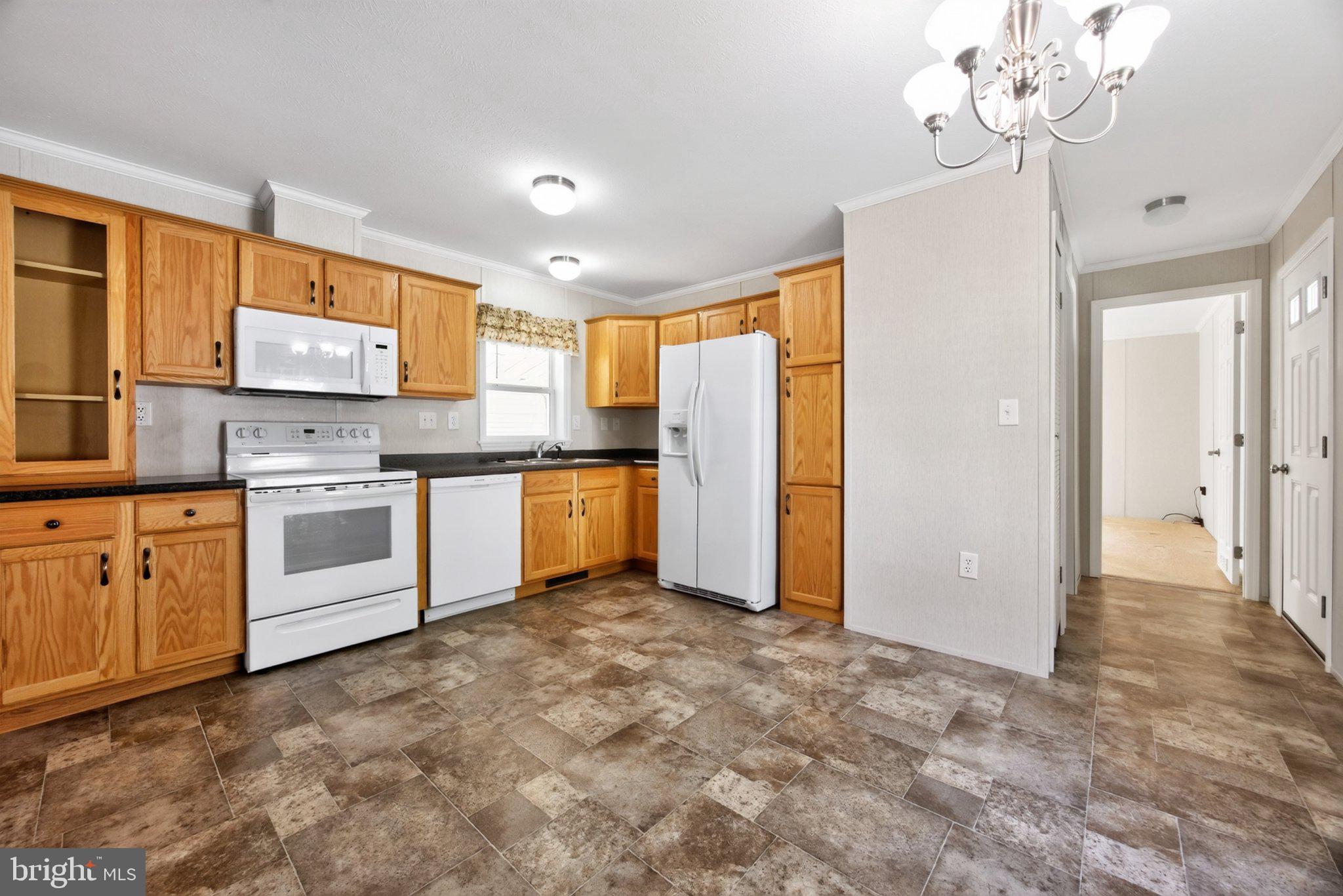 1033 PINE CIRCLE
