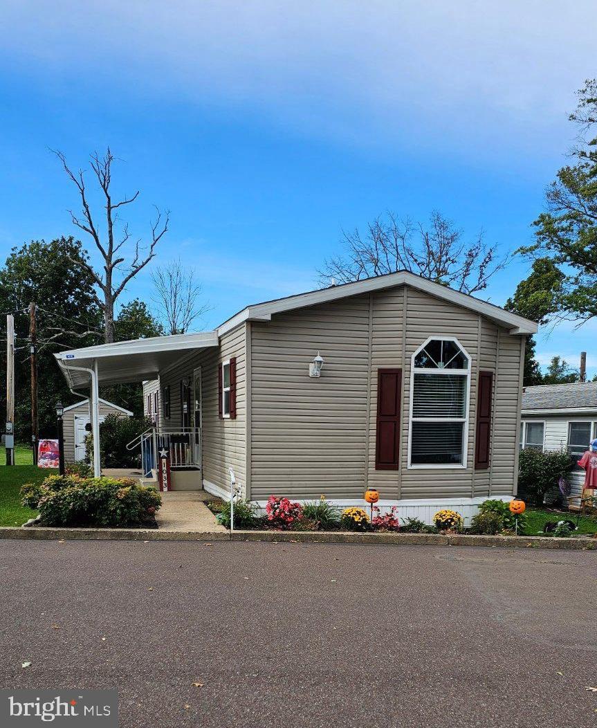 1033 PINE CIRCLE