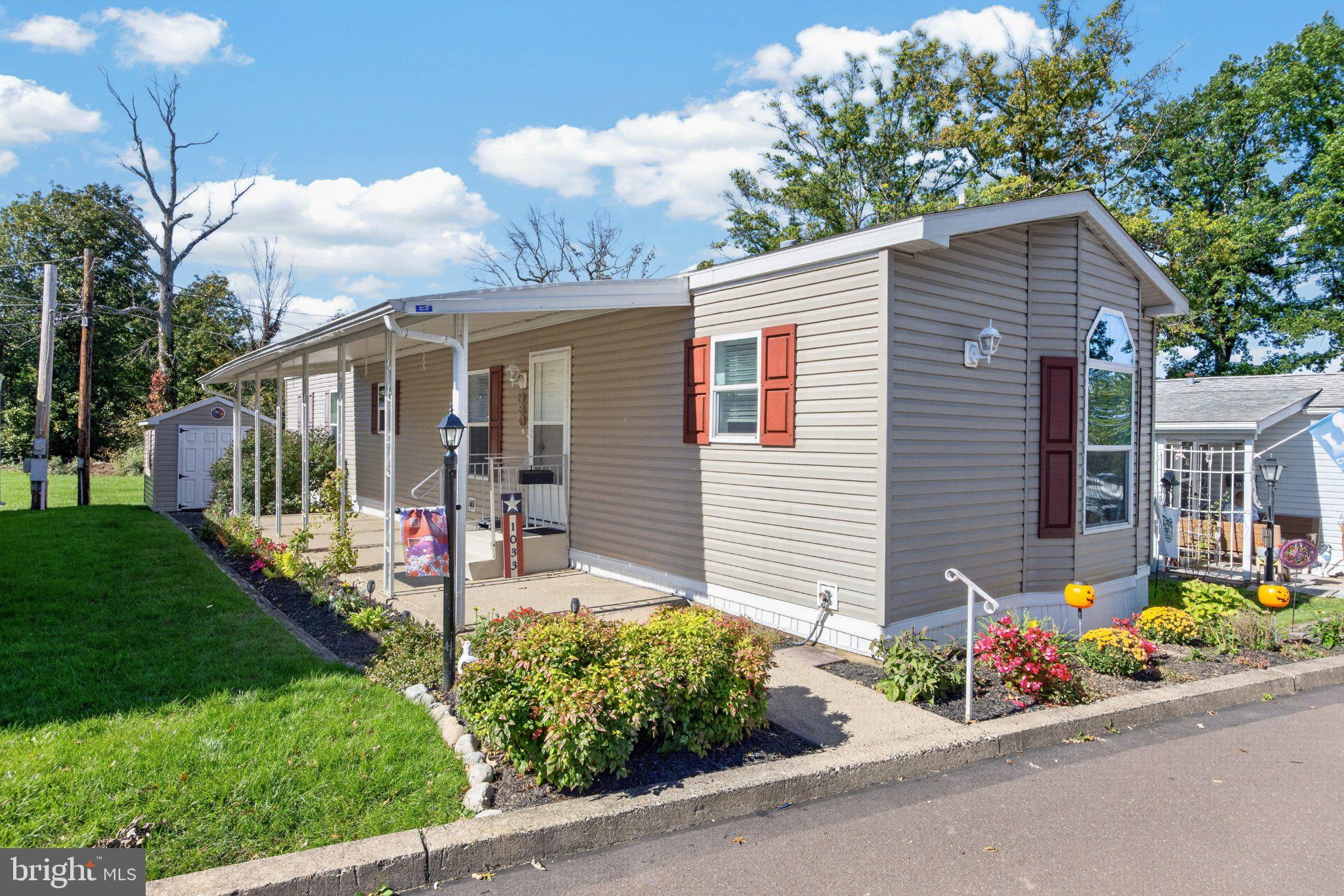 1033 PINE CIRCLE