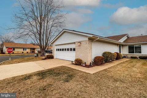 474 Fairton Drive Unit A, Monroe Township, NJ MLS: NJMX2008668