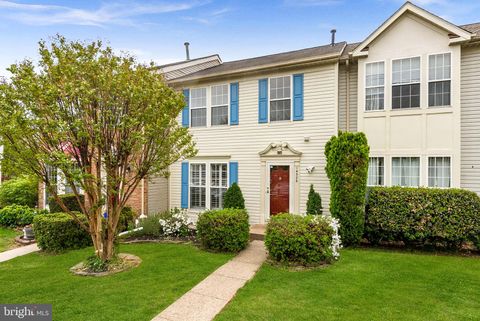 Photo of 14326 Stonewater Court, CENTREVILLE, VA 20121 (MLS # VAFX2298578)