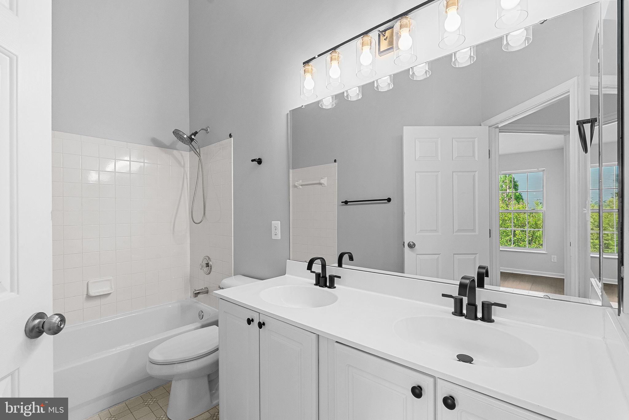 COMPTON VILLAGE - Residential