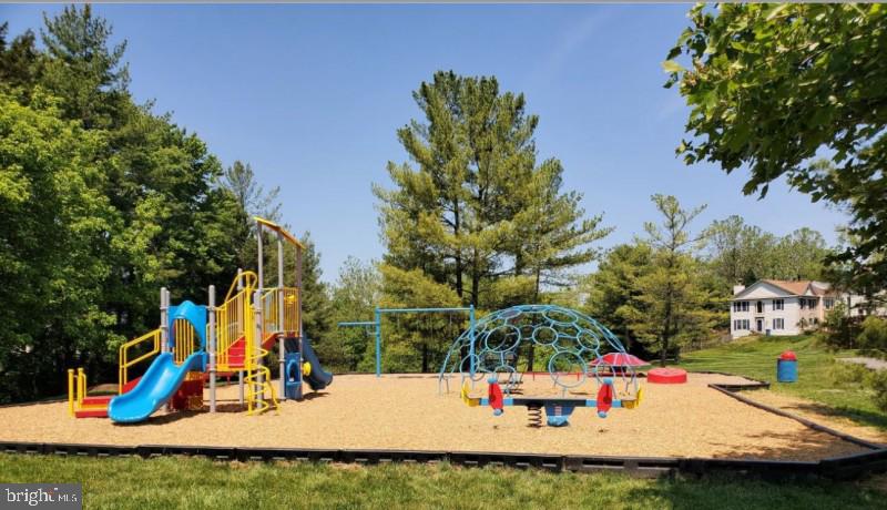 LIFESTYLE AT SULLY STATION - Residential