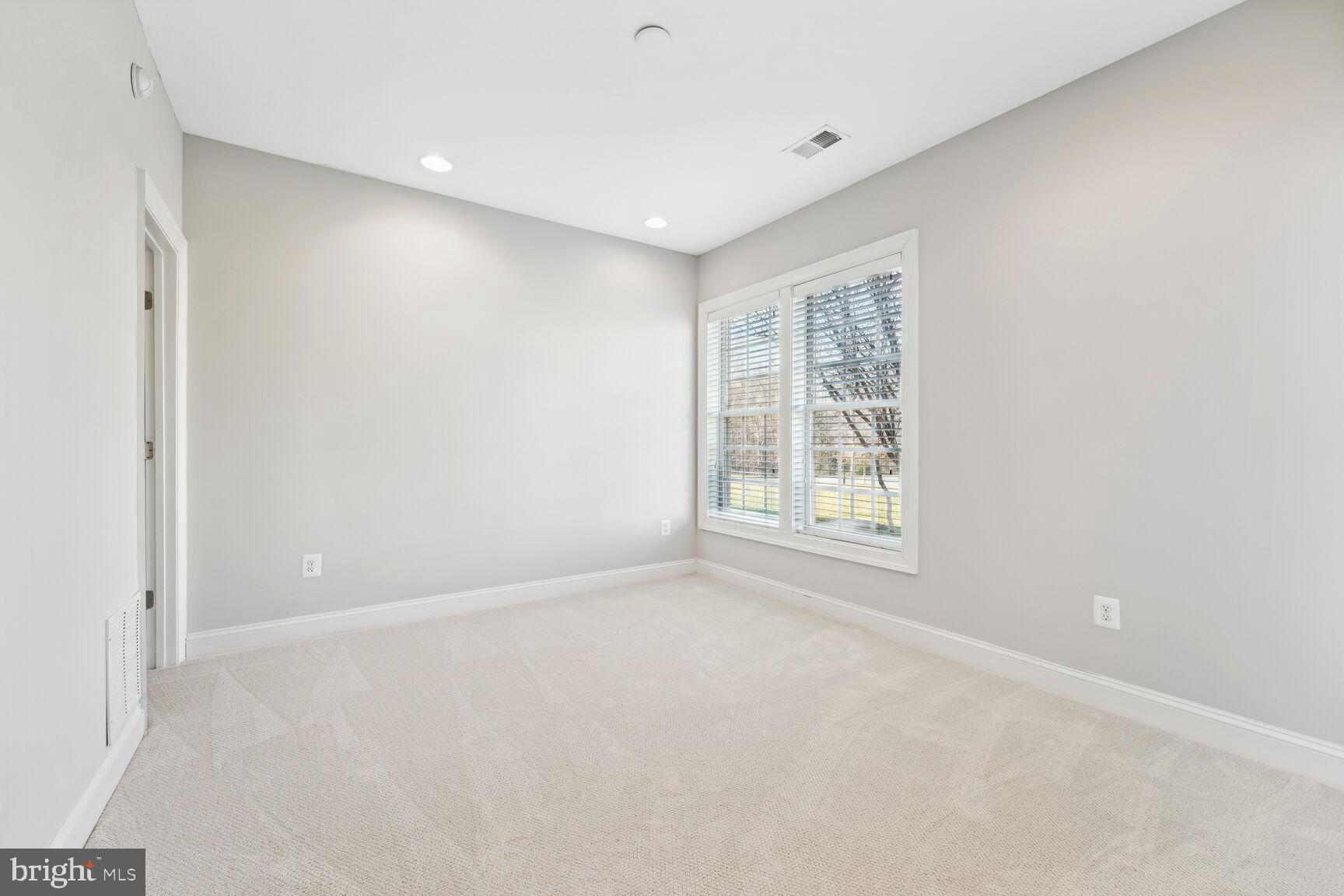 POTOMAC OVERLOOK CONDO - Residential