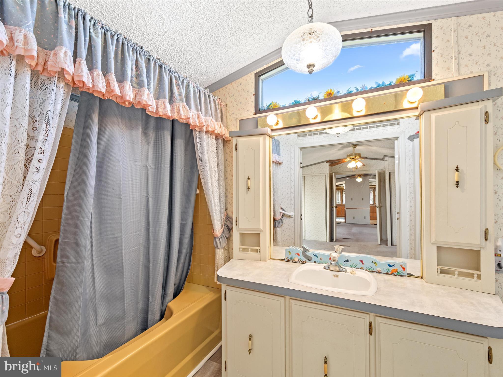 HUB COURT EAST - Residential