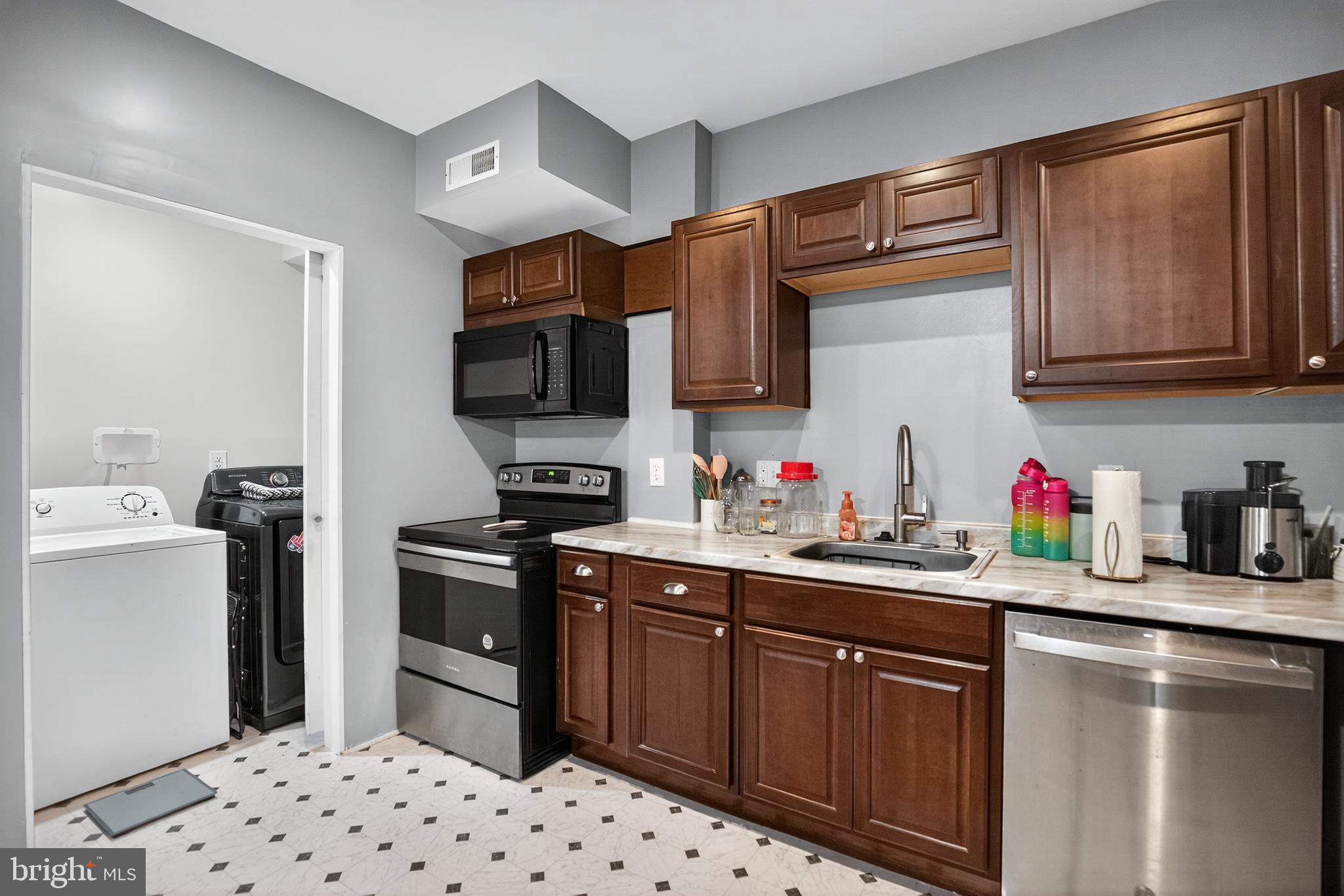 WOODSIDE ESTATES PLAT 1> - Residential