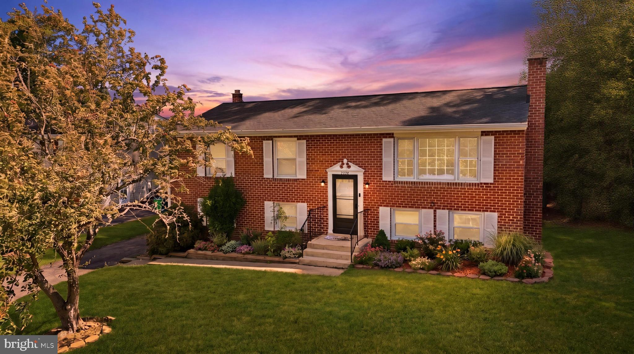 Photo 1 of 43 — 5210 W BONIWOOD TURN, CLINTON, MD 20735
