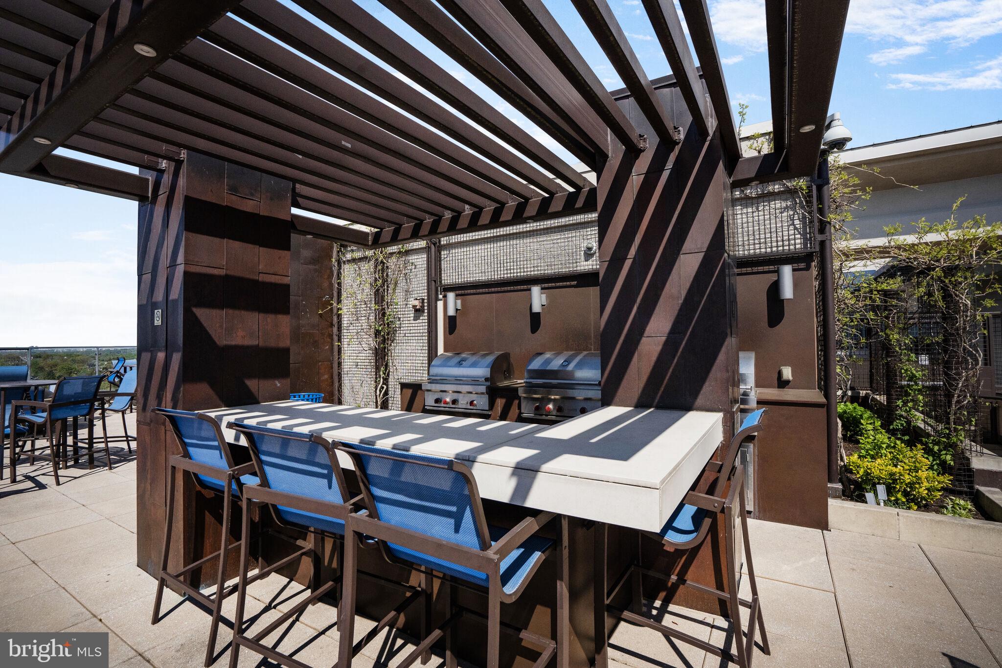 851 N GLEBE ROAD 2014