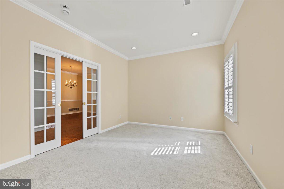 5086 VALLEY STREAM LANE