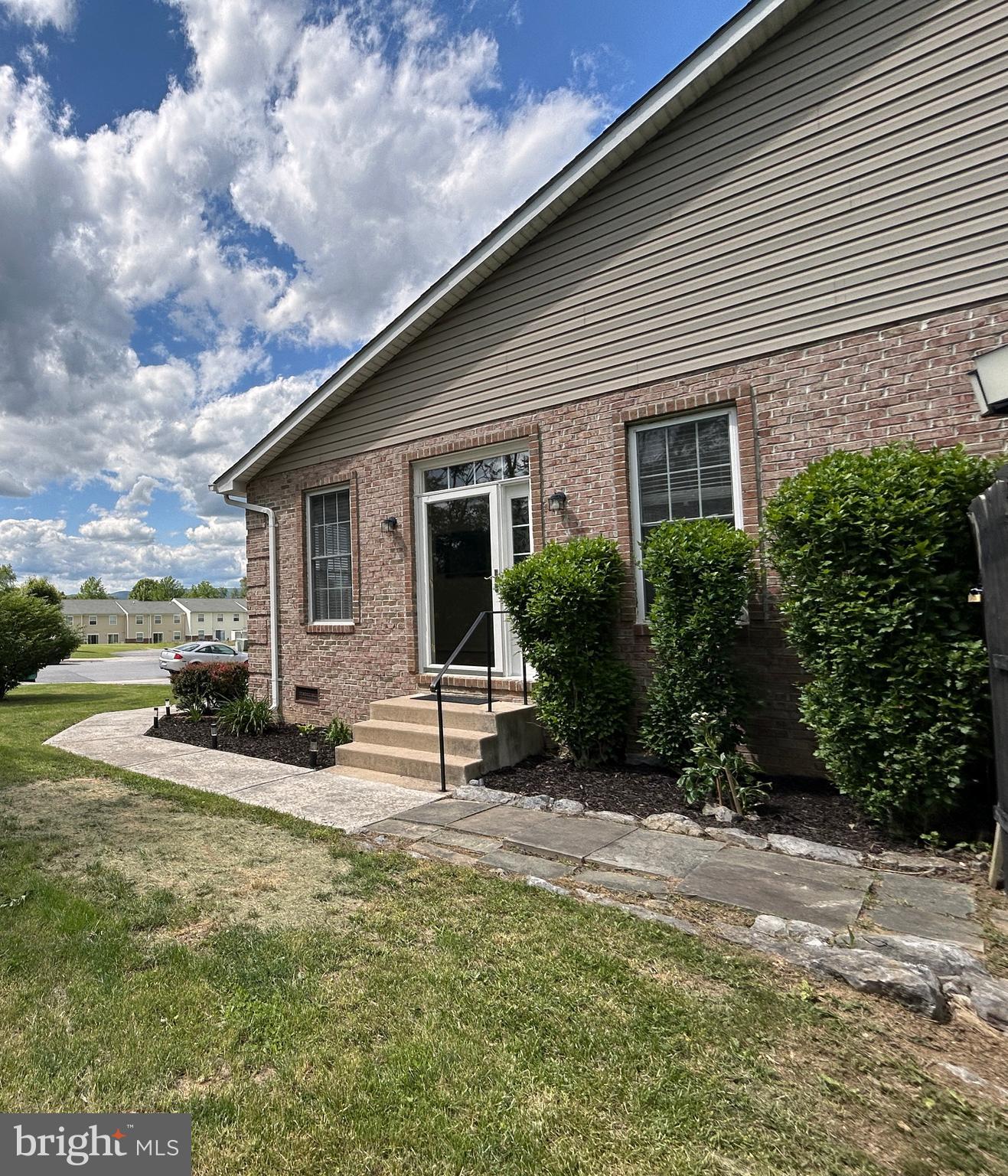 VILLAGE COMMONS - Residential