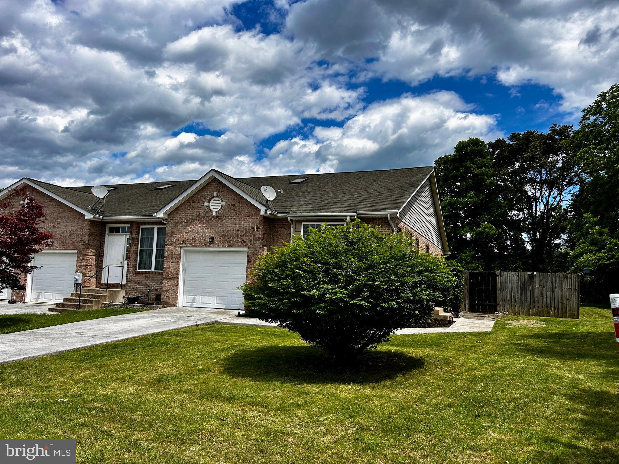 VILLAGE COMMONS - Residential