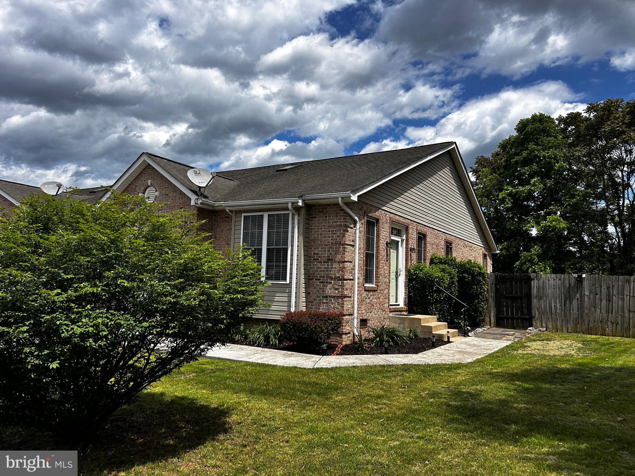 VILLAGE COMMONS - Residential