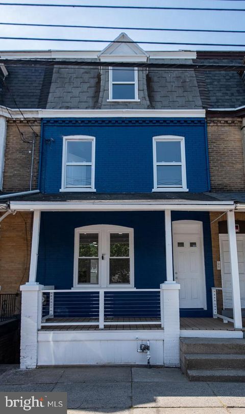 Townhouse For Sale - 676 Columbia Avenue<br/> LANCASTER, PA 17603