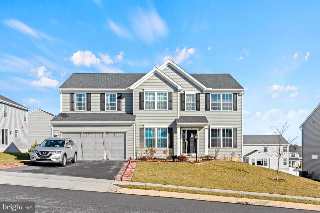 Photo of 911 Ashfield Dr, CARLISLE, PA 17015 (MLS # PACB2049418)