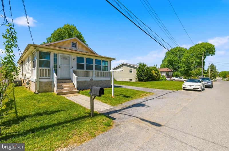 CATONSVILLE MANOR - Residential