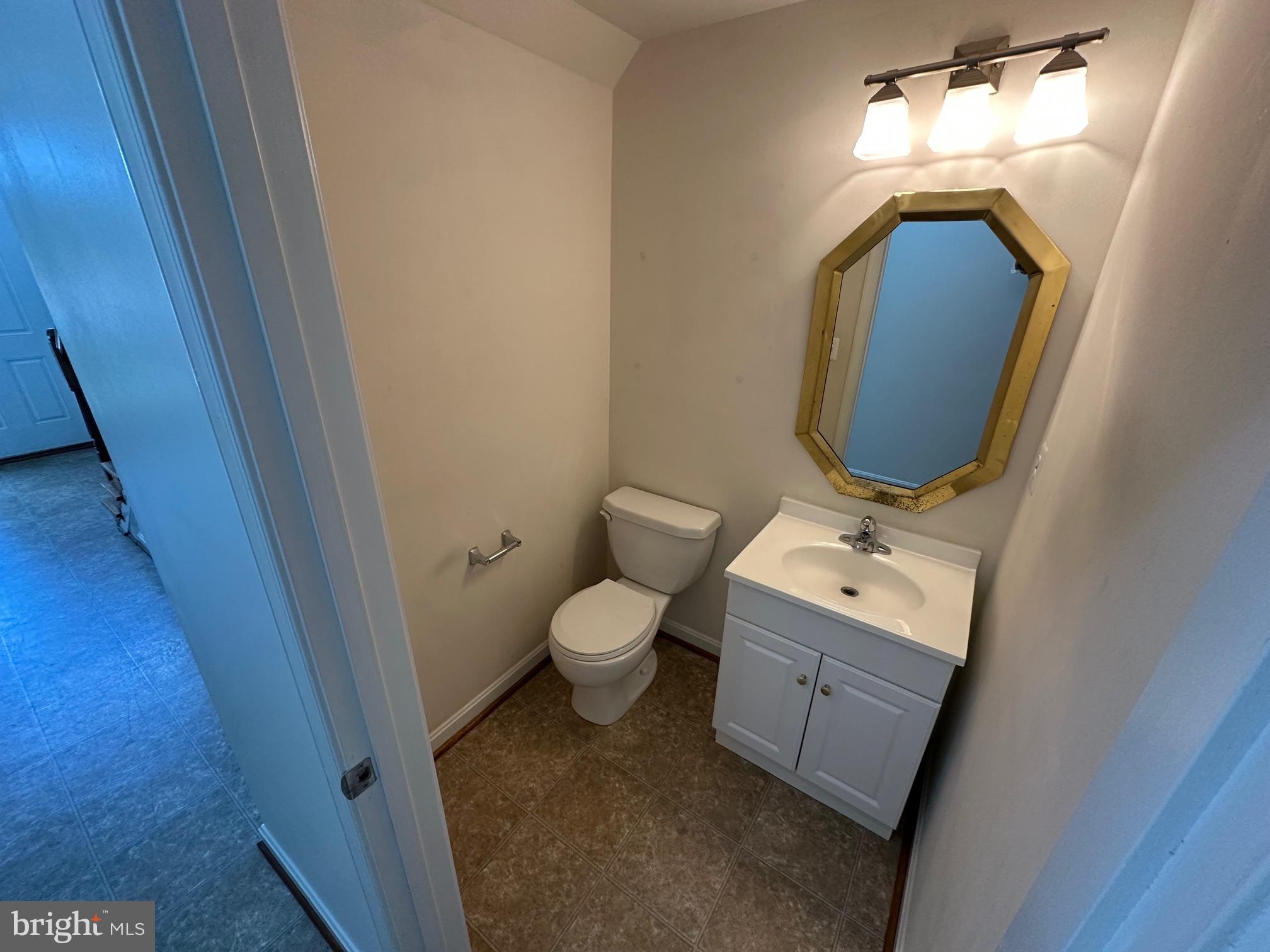 COLONIAL HILLS - Residential