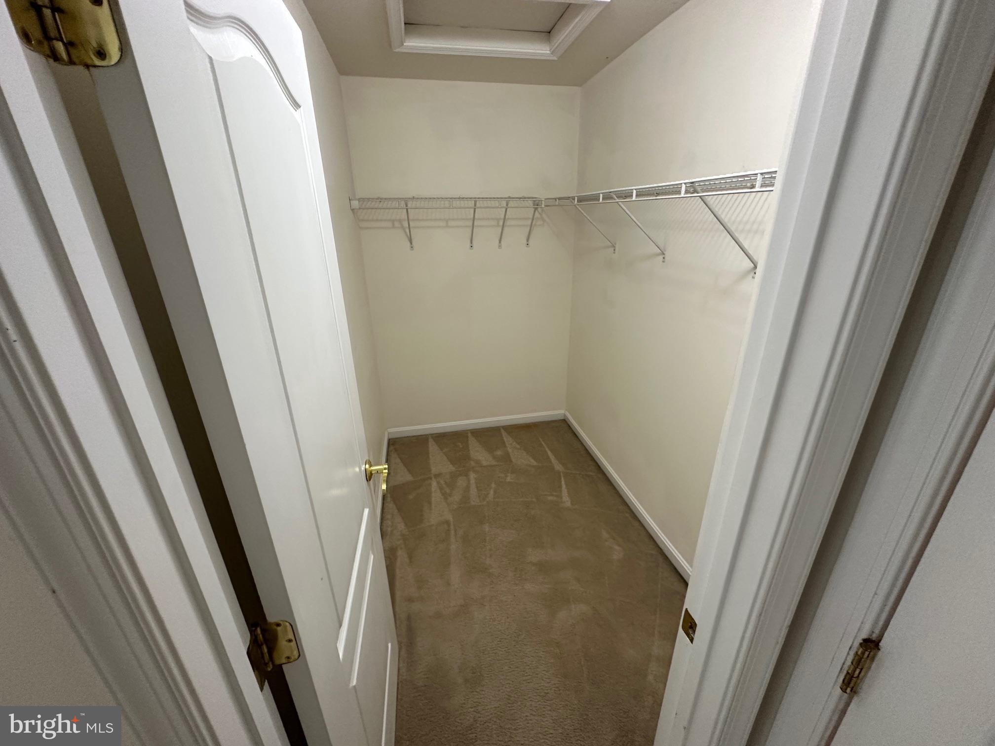 COLONIAL HILLS - Residential