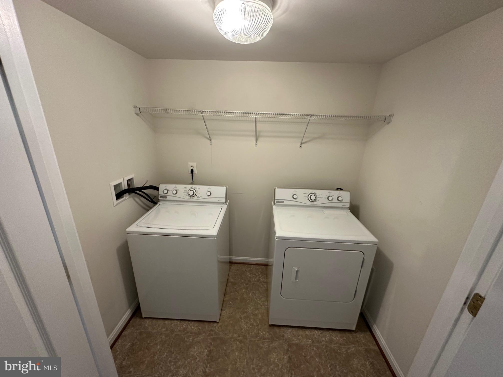 COLONIAL HILLS - Residential