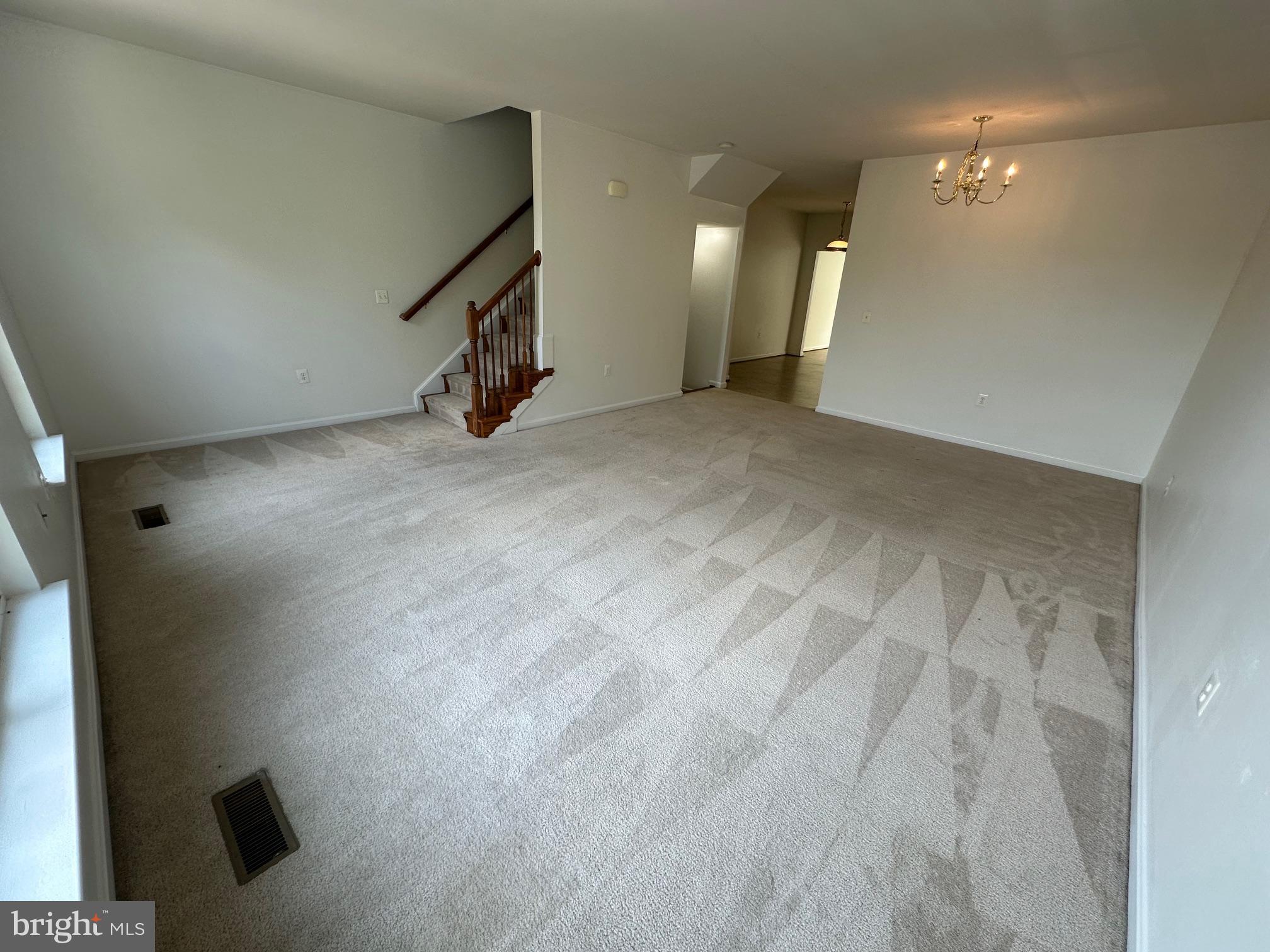 COLONIAL HILLS - Residential