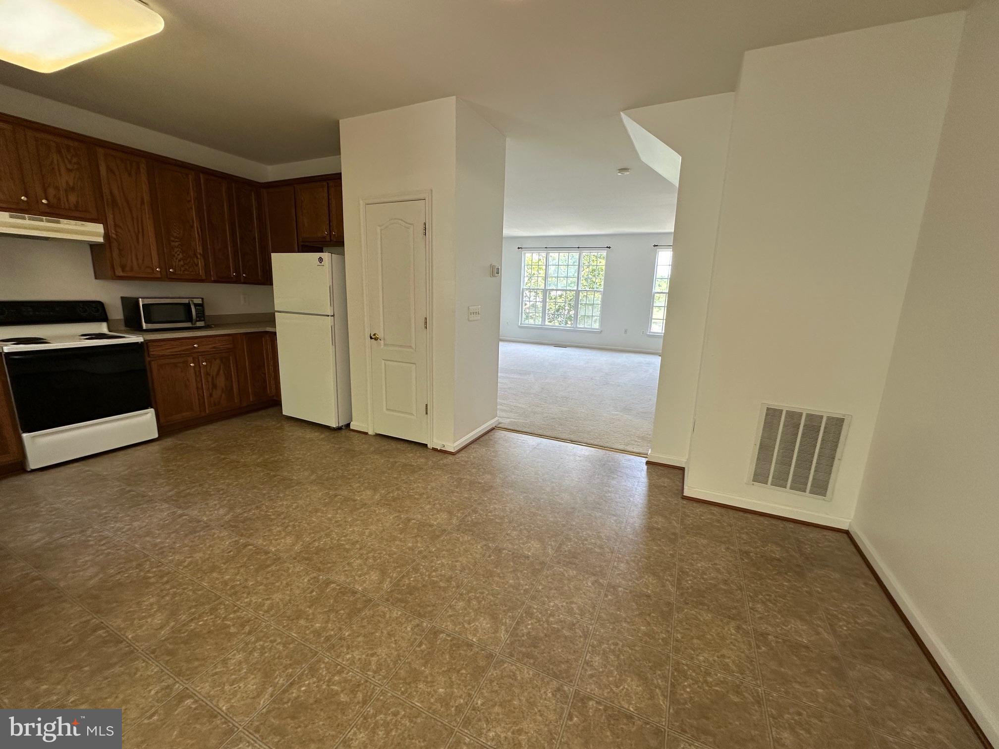 COLONIAL HILLS - Residential