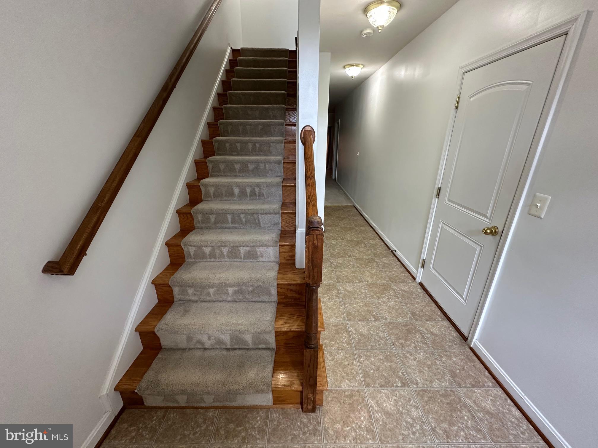 COLONIAL HILLS - Residential