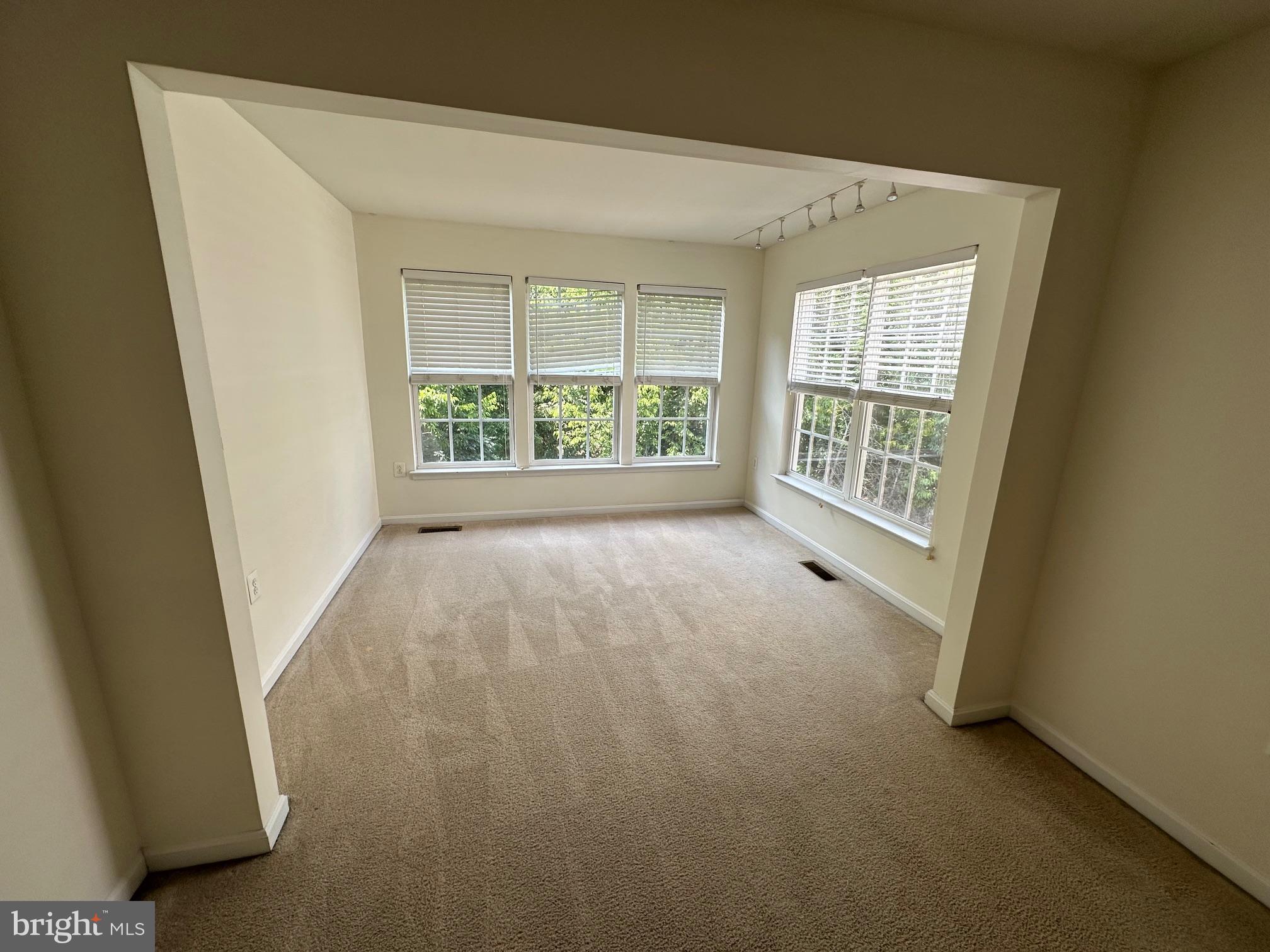 COLONIAL HILLS - Residential