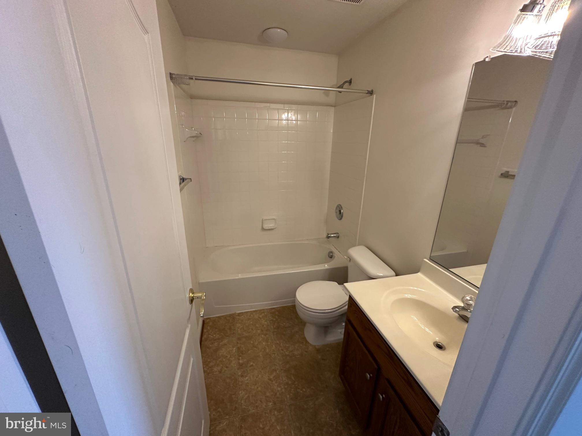 COLONIAL HILLS - Residential