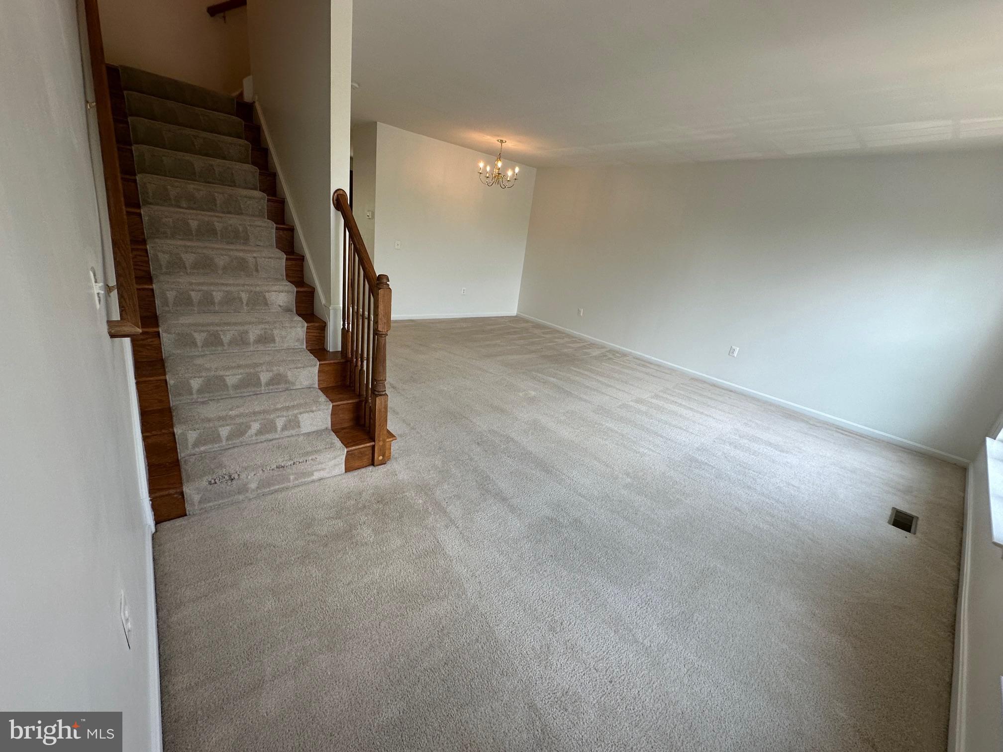 COLONIAL HILLS - Residential