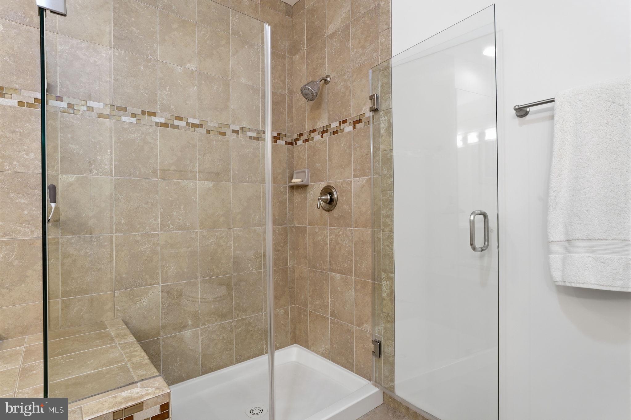 MERIDIAN VALLEY SQ - Residential