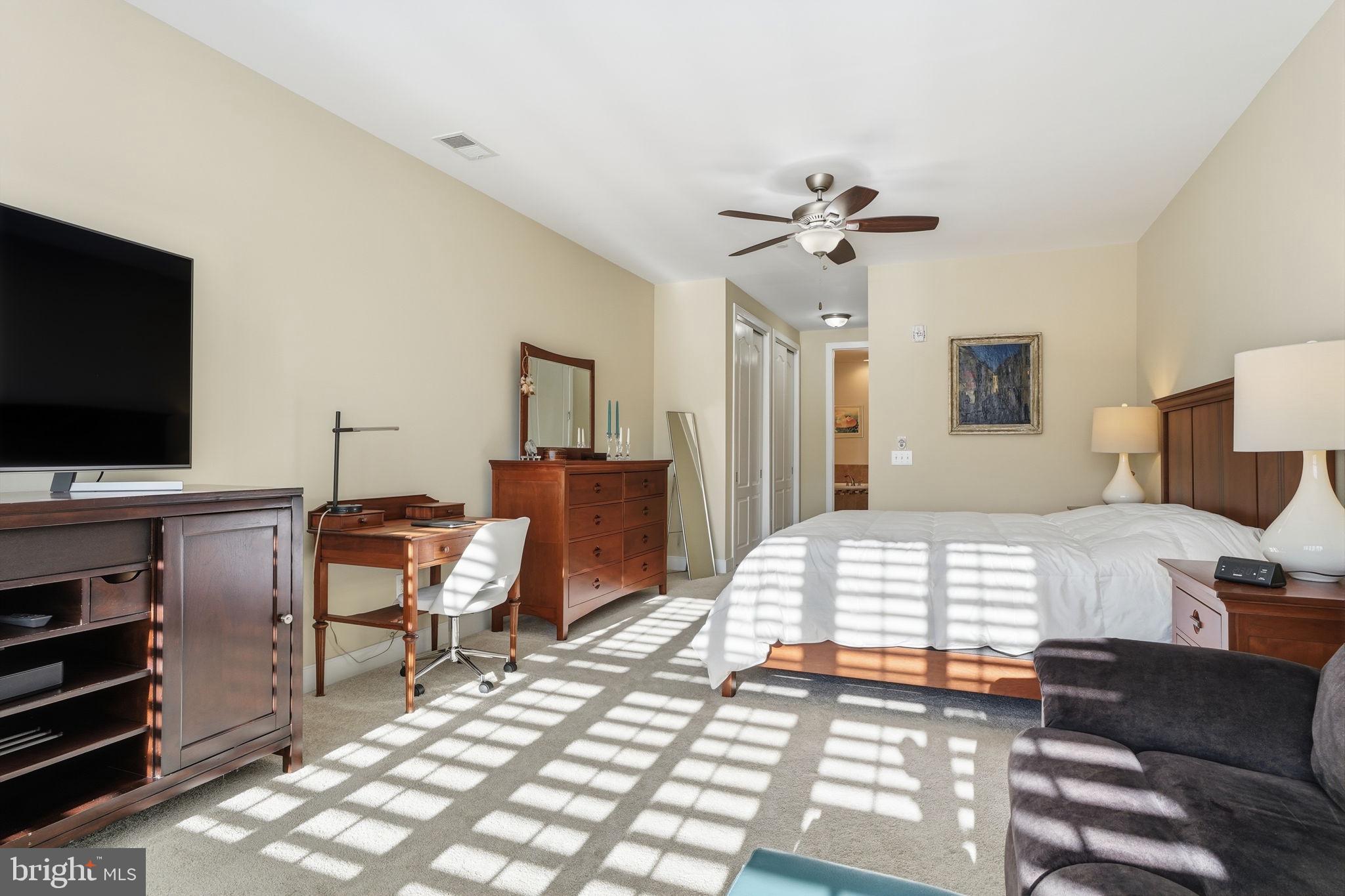 MERIDIAN VALLEY SQ - Residential