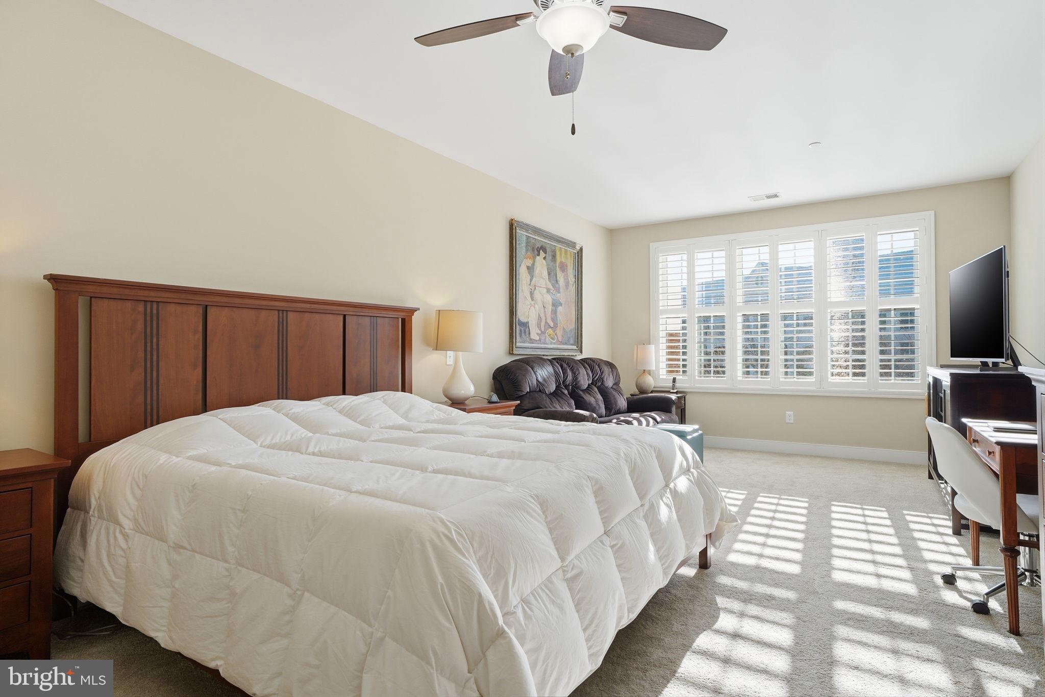 MERIDIAN VALLEY SQ - Residential