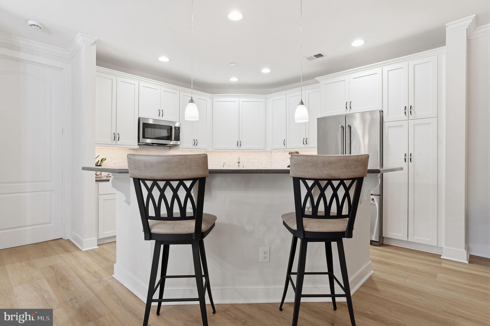 MERIDIAN VALLEY SQ - Residential