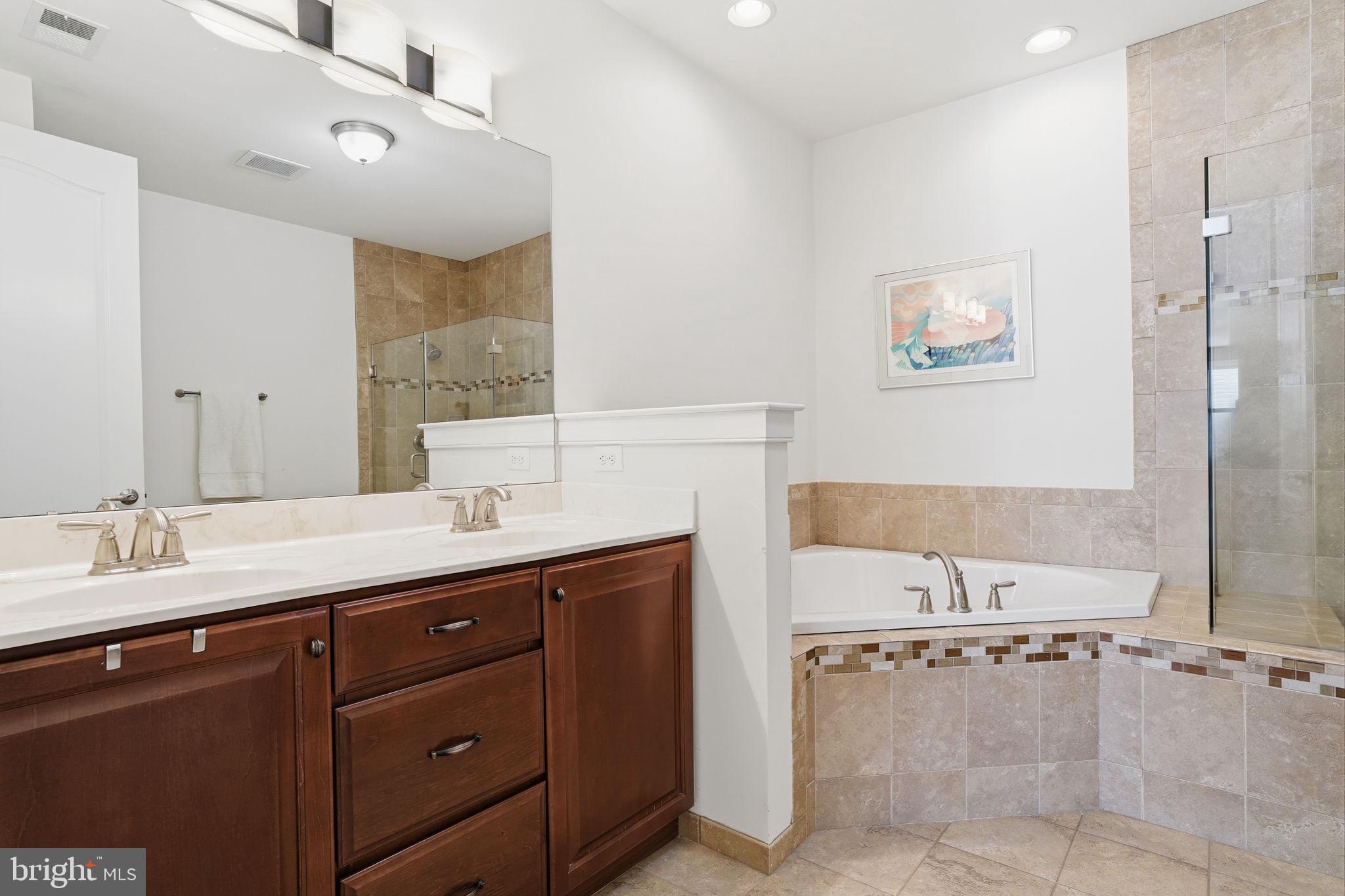 MERIDIAN VALLEY SQ - Residential