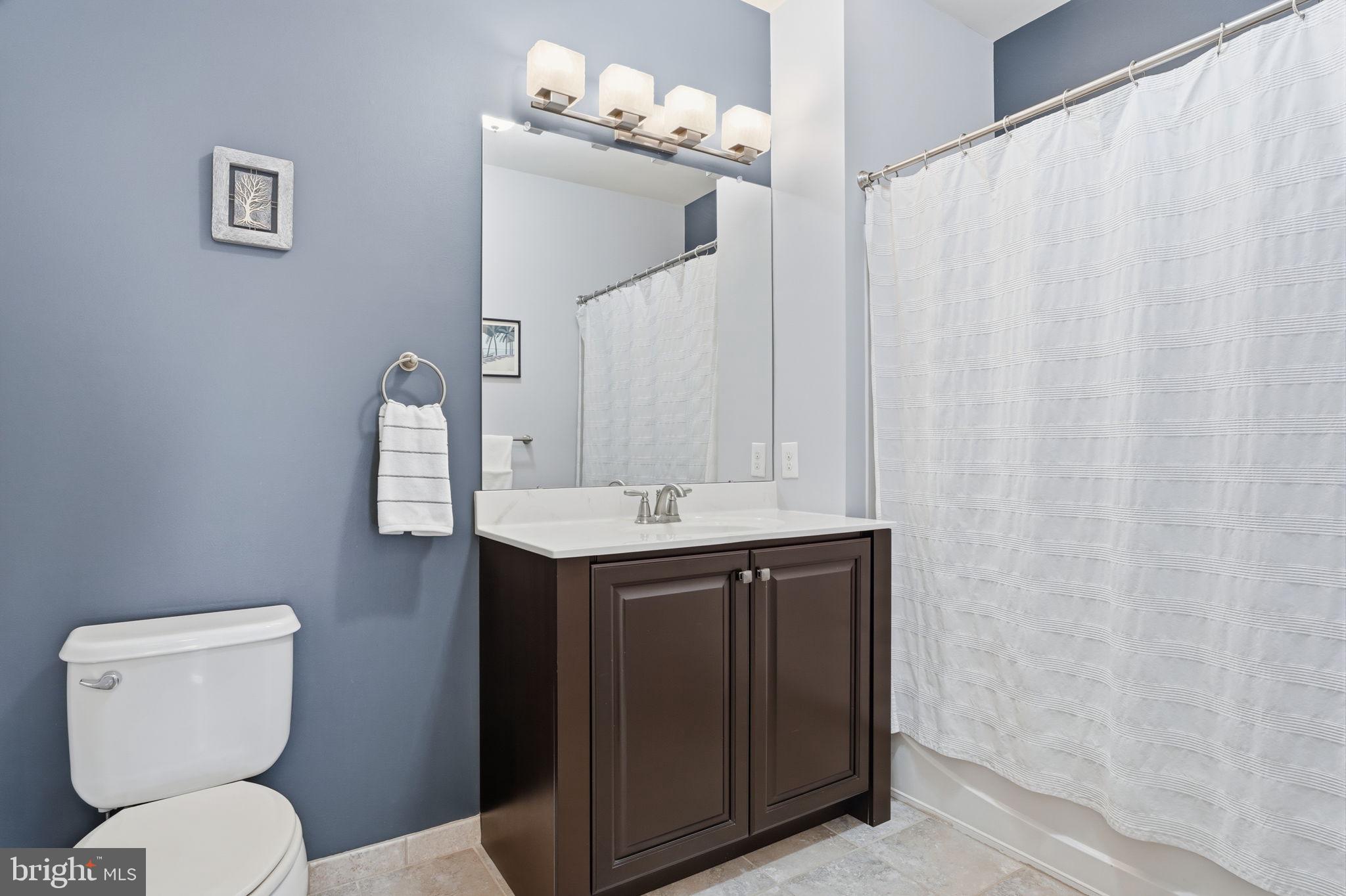 MERIDIAN VALLEY SQ - Residential