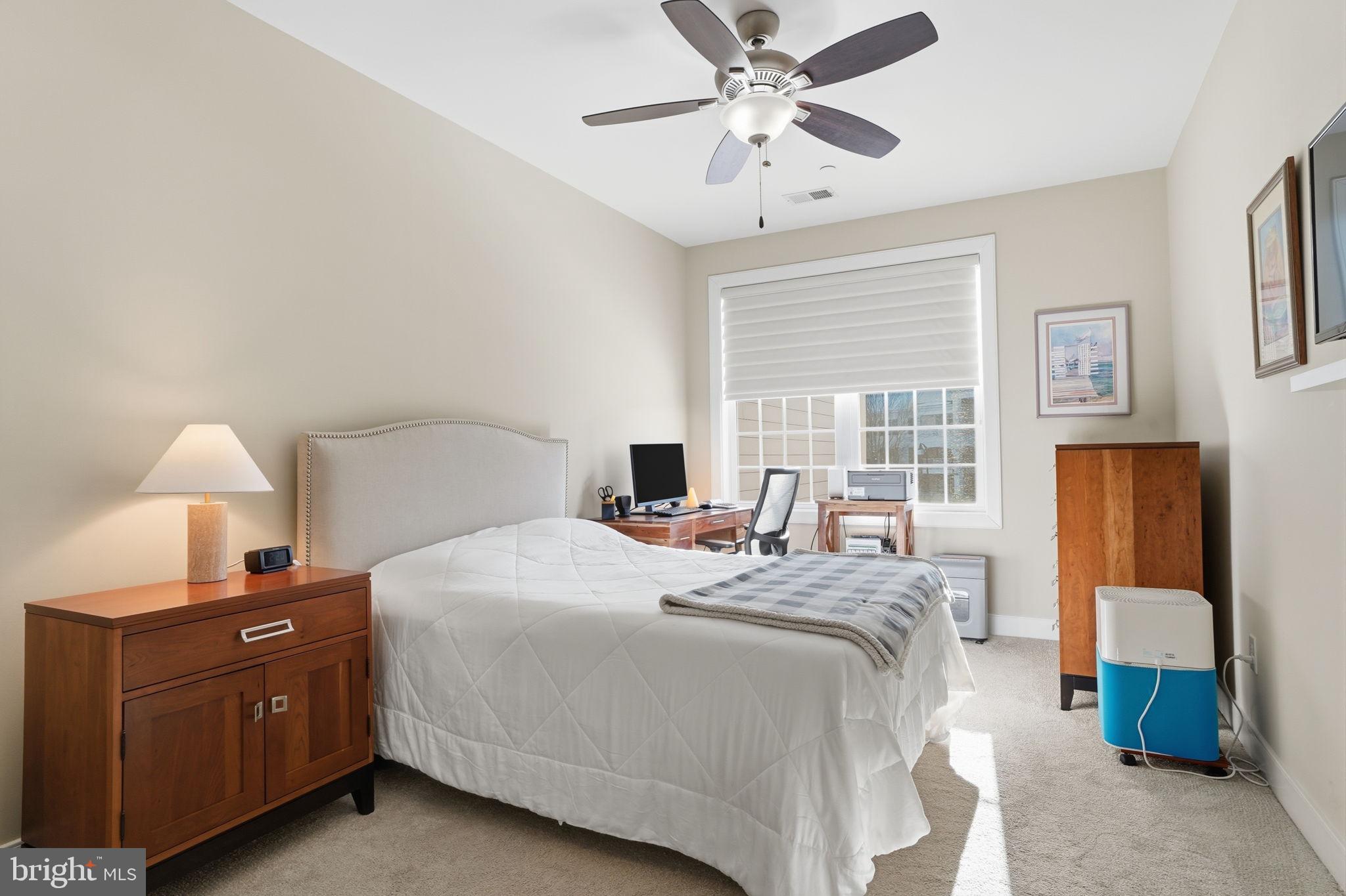 MERIDIAN VALLEY SQ - Residential