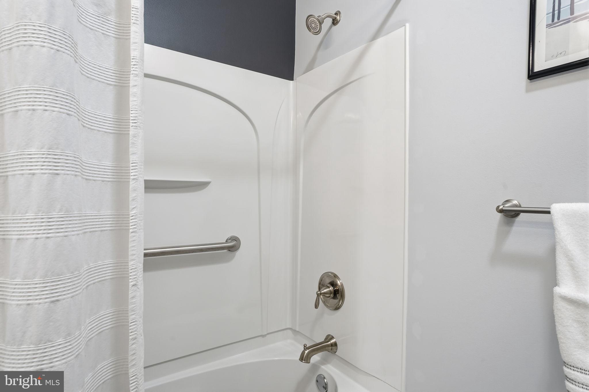 MERIDIAN VALLEY SQ - Residential