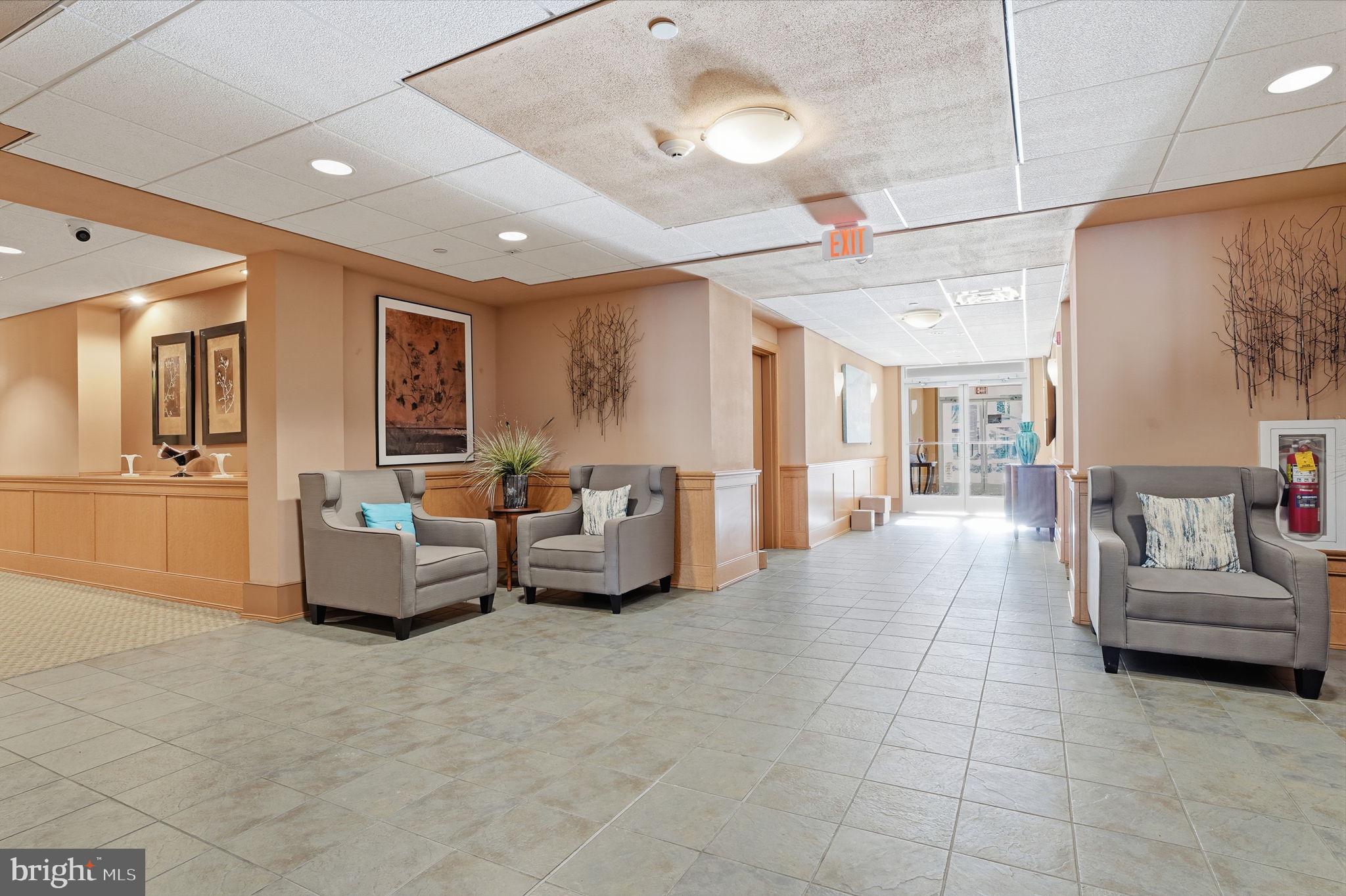 MERIDIAN VALLEY SQ - Residential