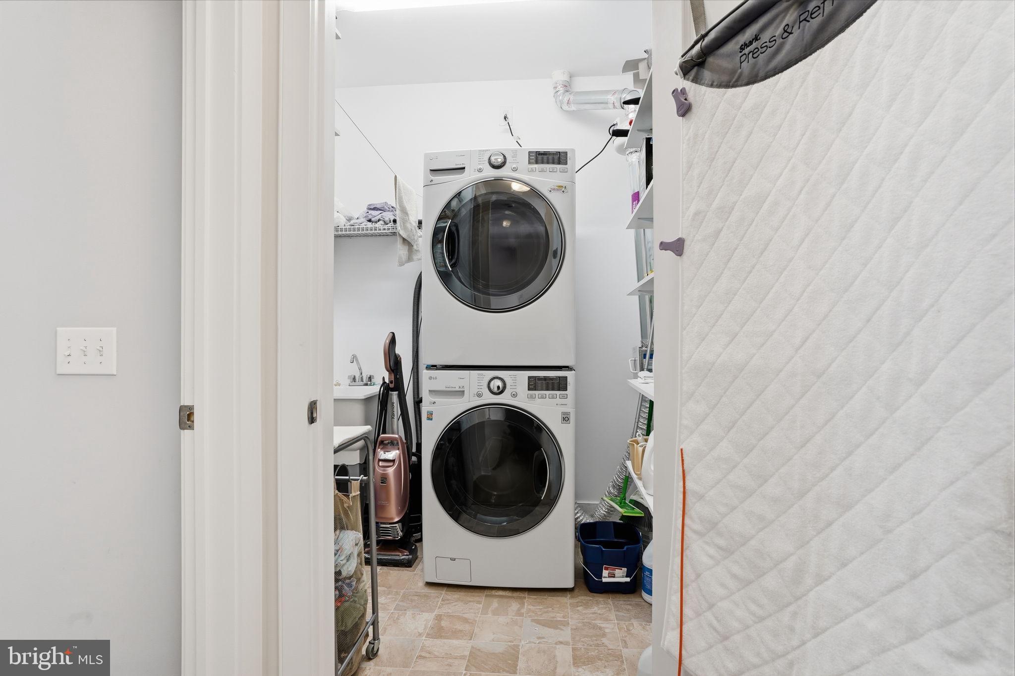 MERIDIAN VALLEY SQ - Residential