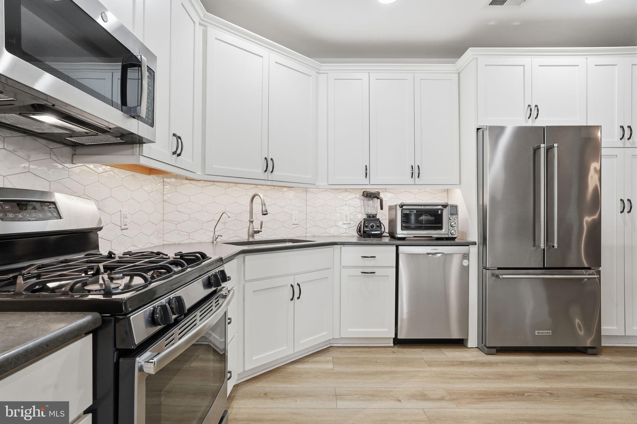 MERIDIAN VALLEY SQ - Residential