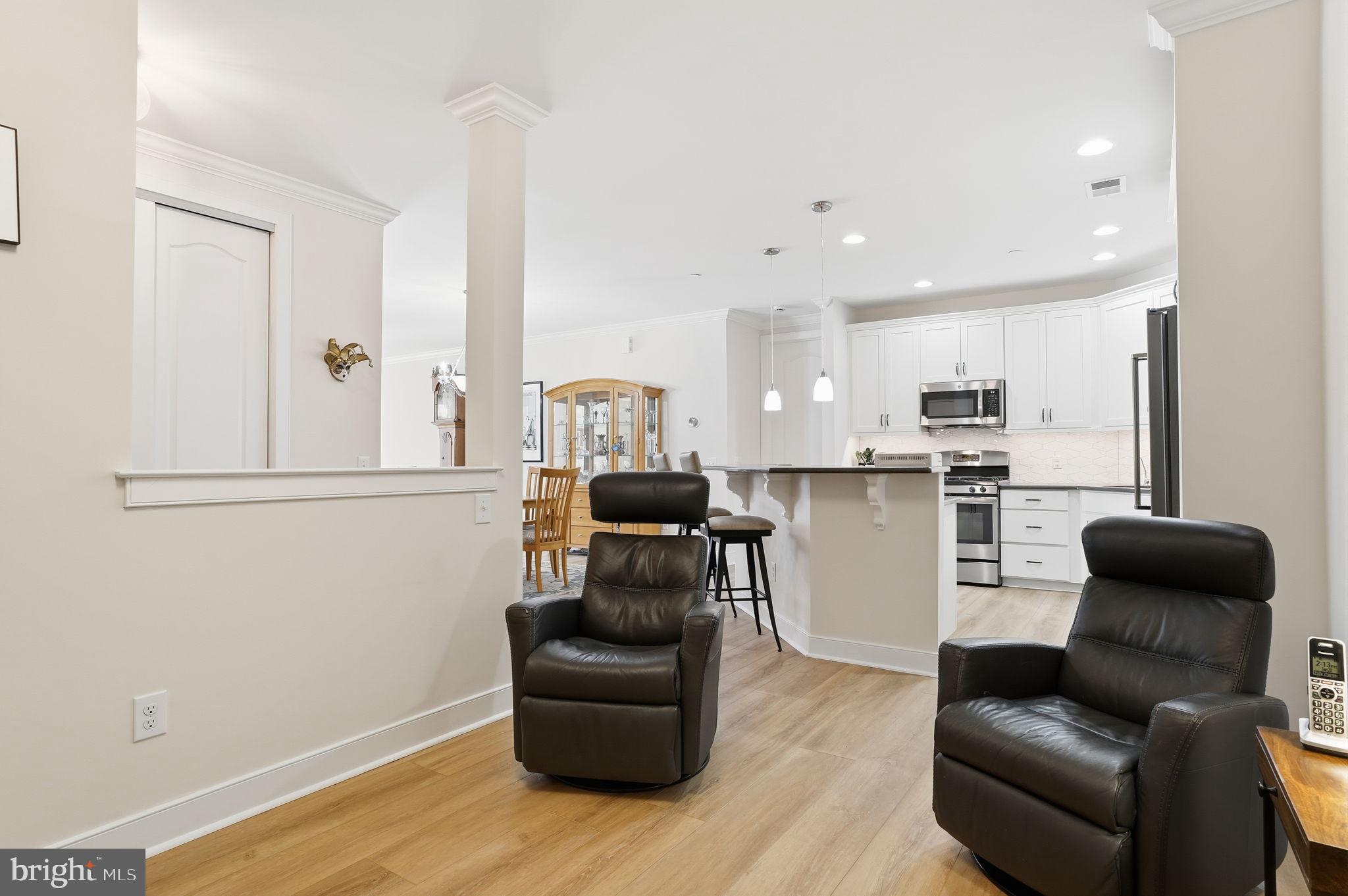 MERIDIAN VALLEY SQ - Residential