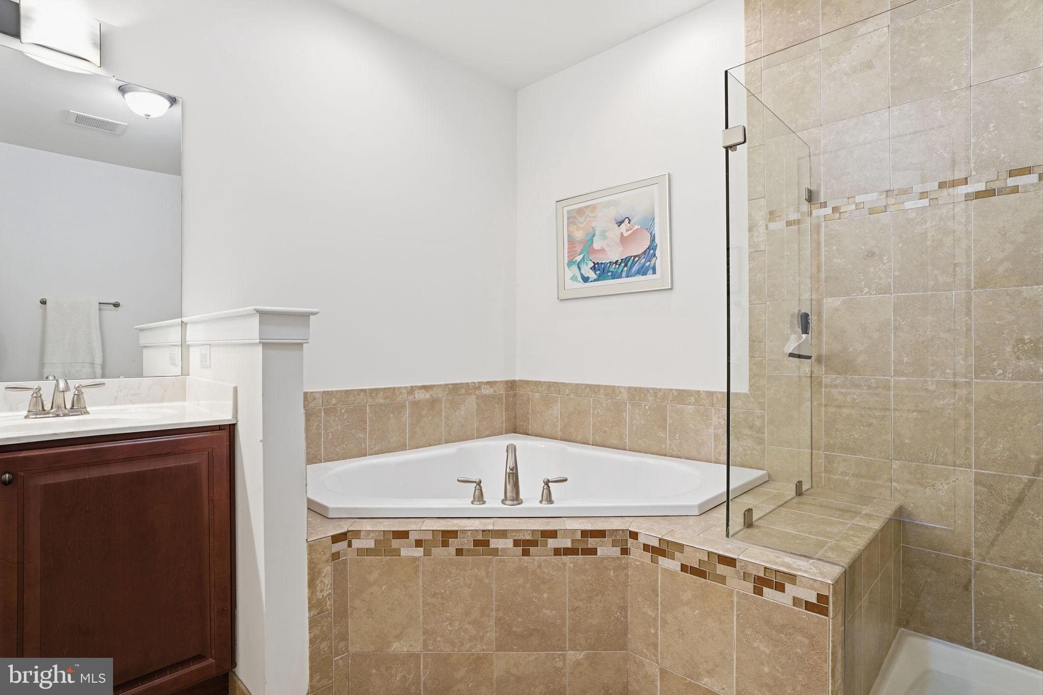 MERIDIAN VALLEY SQ - Residential