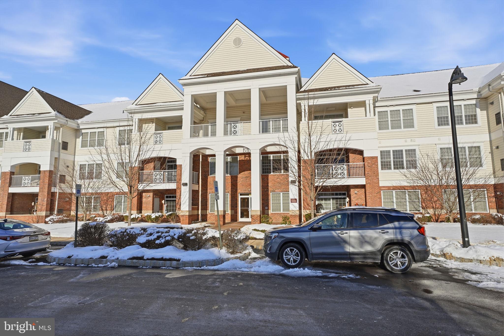 MERIDIAN VALLEY SQ - Residential