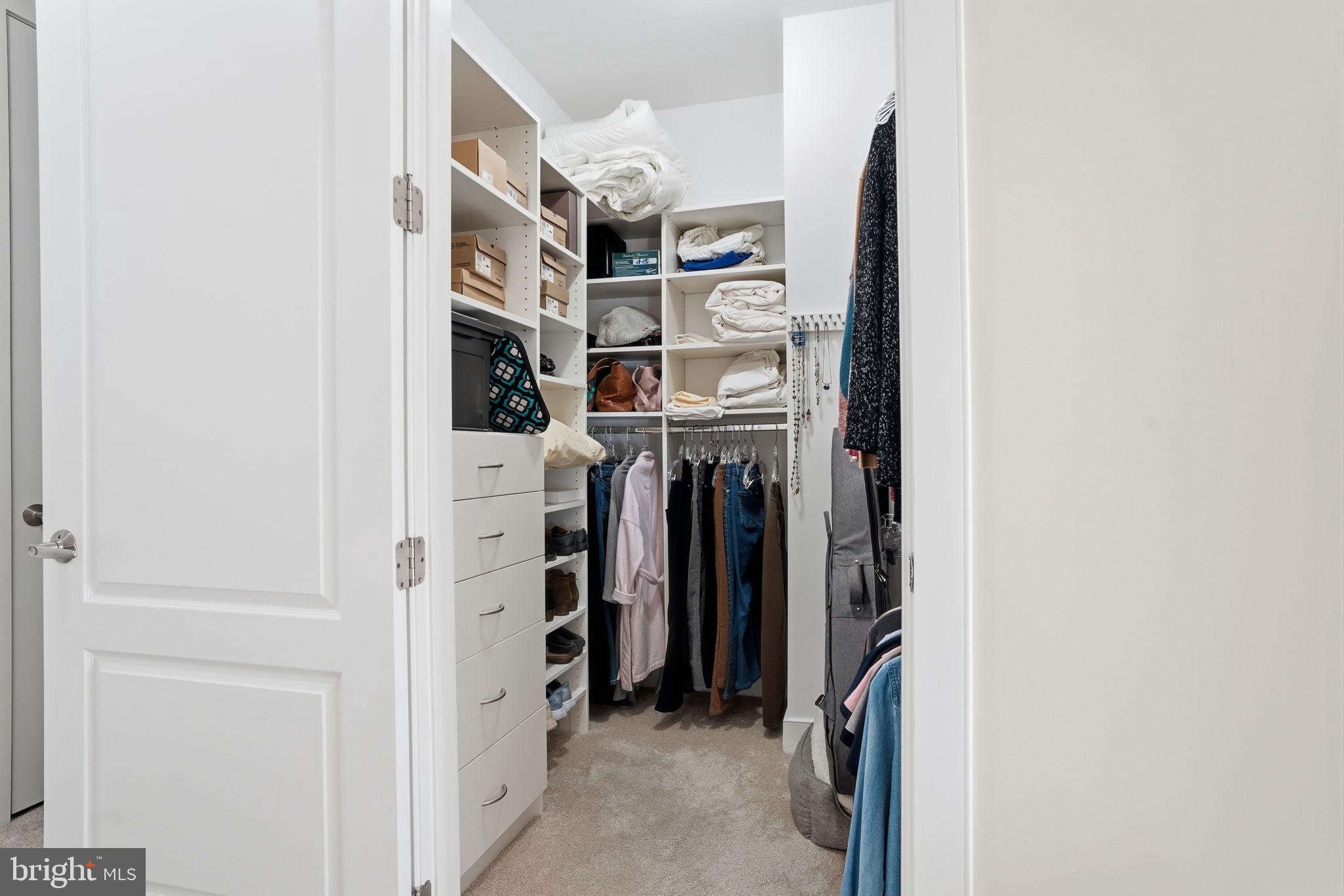 MERIDIAN VALLEY SQ - Residential