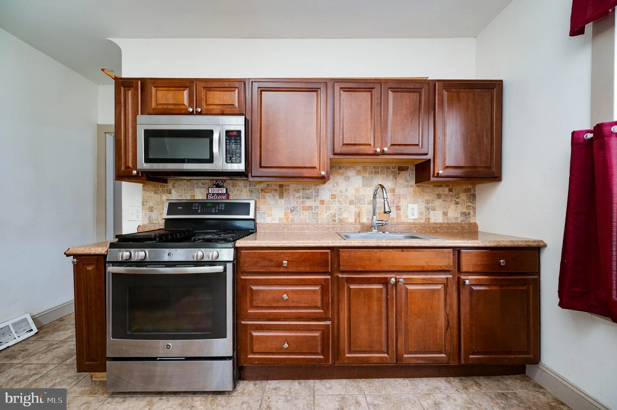 Reading, Pennsylvania 19604, United States, 3 Bedrooms Bedrooms, ,1 BathroomBathrooms,Residential,Active,163606