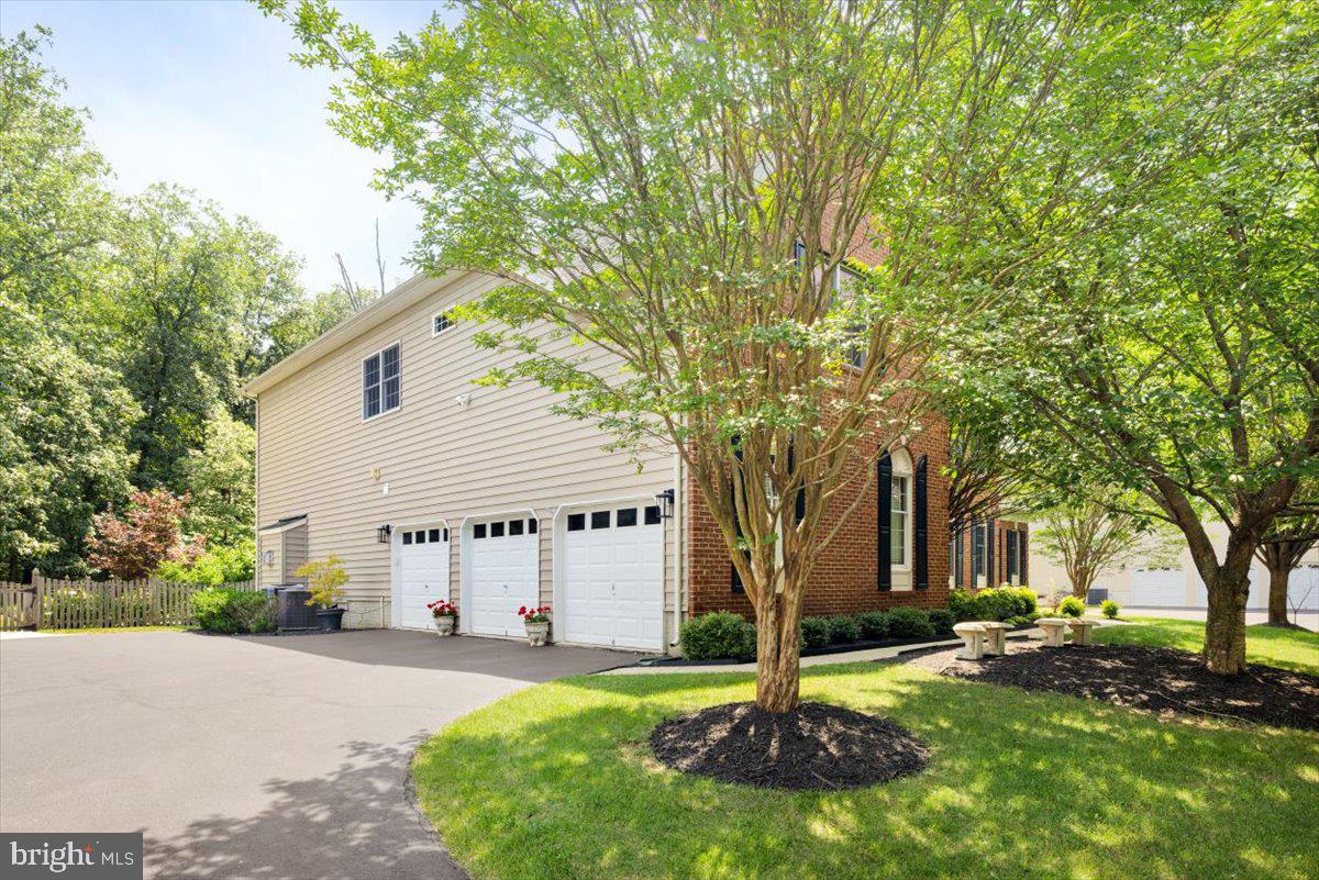 LOUDOUN VALLEY ESTATES - Residential