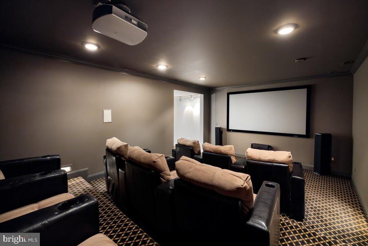 LOUDOUN VALLEY ESTATES - Residential