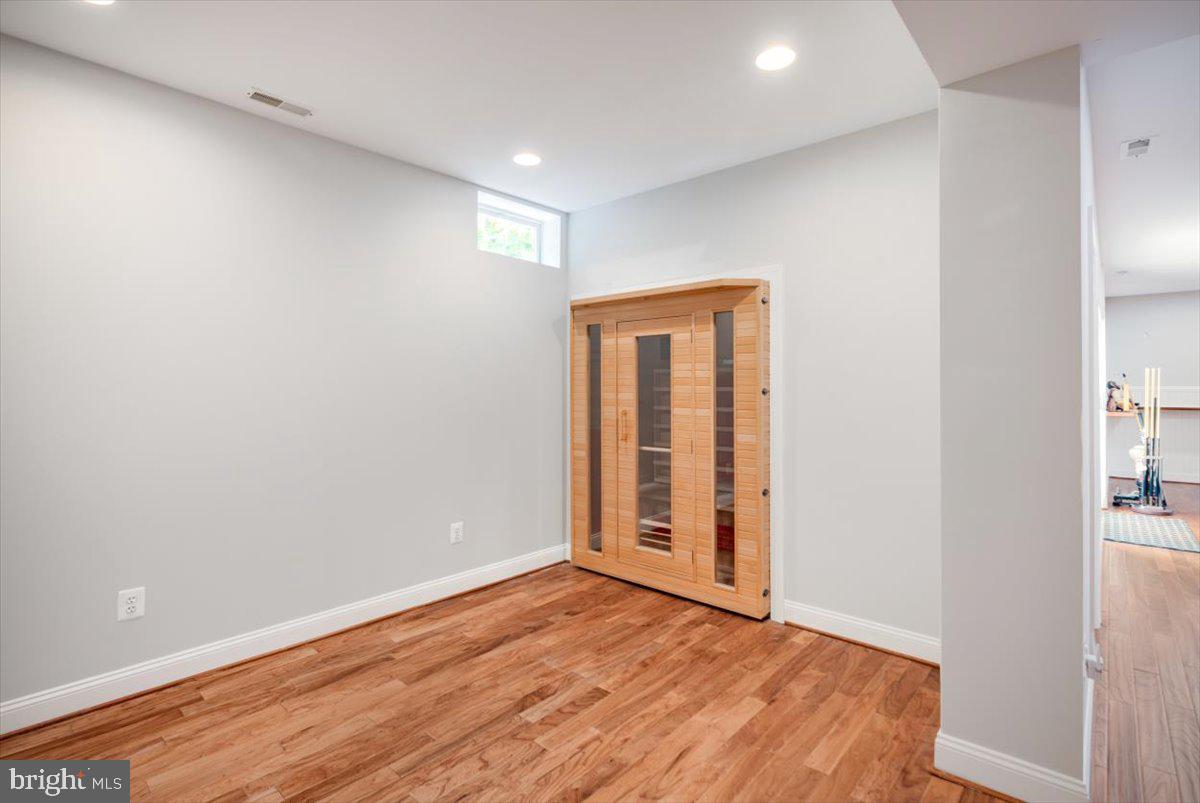 LOUDOUN VALLEY ESTATES - Residential