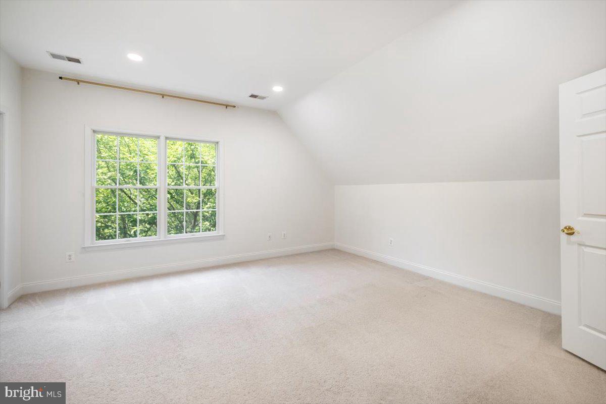 LOUDOUN VALLEY ESTATES - Residential