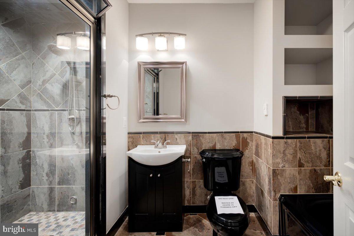 LOUDOUN VALLEY ESTATES - Residential